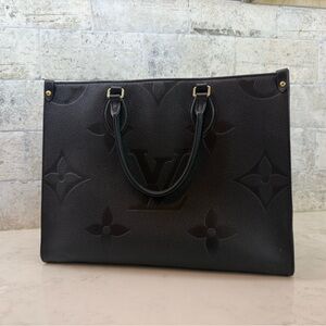 Black Louis Vuitton On The Go MM Bag